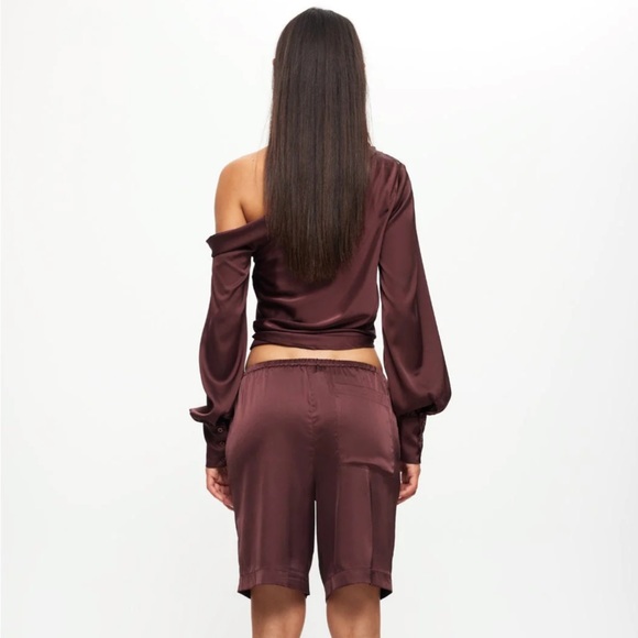 NWT LIONESS DAYDREAM OFF SHOULDER TOP IN GARNET - Picture 5 of 8